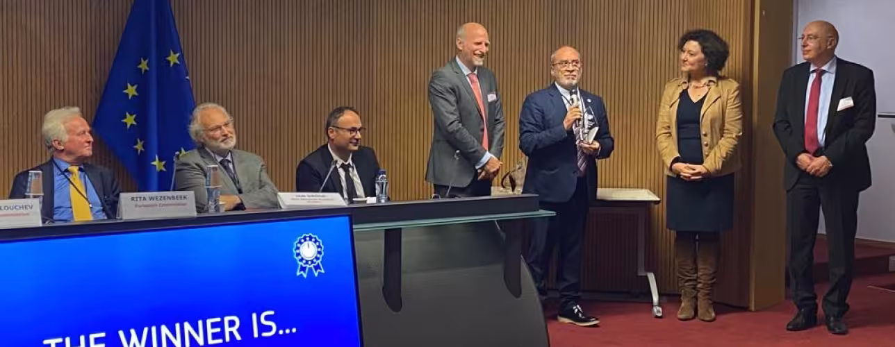 El consejero Juan Cruz Cigudosa en la gala de entrega de los Premios Broadband Awards 