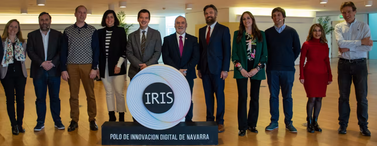 De izquierda a derecha: Eva Fontecha (Cámara de Navarra), Fernando Baztan (CEIN), Iñaki Pinillos (NASERTIC), Uxue Itoiz, Mikel Irujo, Juan Cruz Cigudosa, Diego Garrido (ADItech), Andrea Urrecho (ADItech), Mikel Hernáez, (Universidad de Navarra), Nancy Tarjenian (AIN) y Antonio López (UPNA)