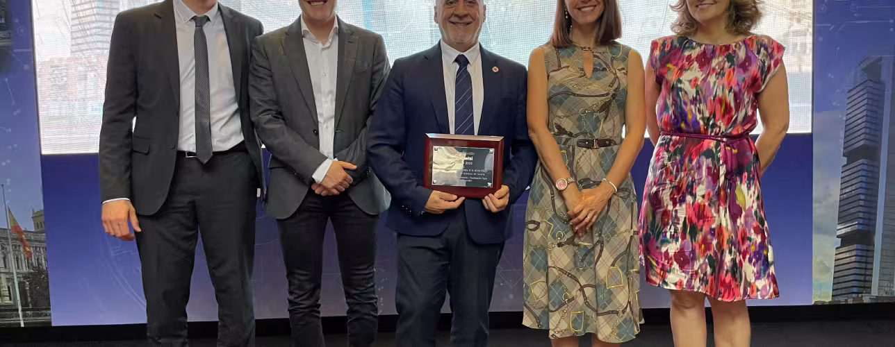Delegación navarra presente en la entrega de premios. De izquierda a derecha: Iñaki Pinillos, director gerente de NASERTIC; Luis Campos, director general de Telecomunicaciones y Digitalización; consejero Cigudosa; Mar González, directora gerente de TRACASA Instrumental e Itziar Berrospe, directora del Servicio de Avance Digital.