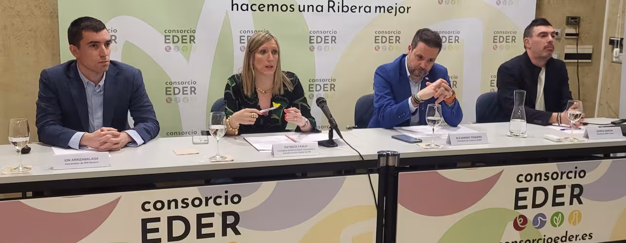De izda. a dcha.: Ion Arrizabalaga, de Consorcio Eder; Patricia Fanlo; consejera de Universidad, Innovación y Transformación Digital; Alejandro Toquero, alcalde de Tudela; y Gorka Garcia, gerente de NAIR Center.