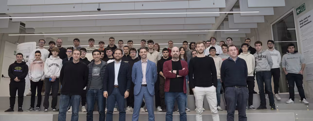 Asistentes al evento, junto con profesorado y organizadores.