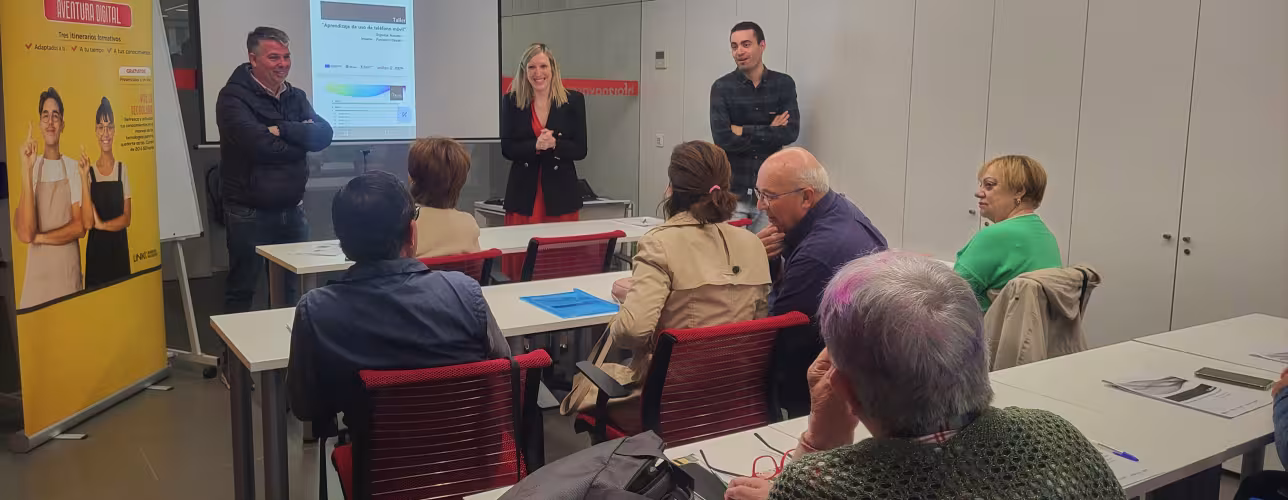 La consejera Fanlo ha visitado el curso.