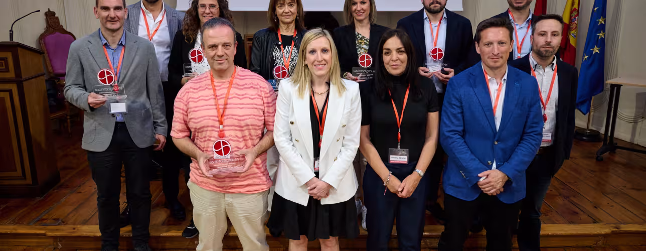 Los premiados, entre los que se encuentra el Polo IRIS, junto a la consejera Patricia Fanlo.