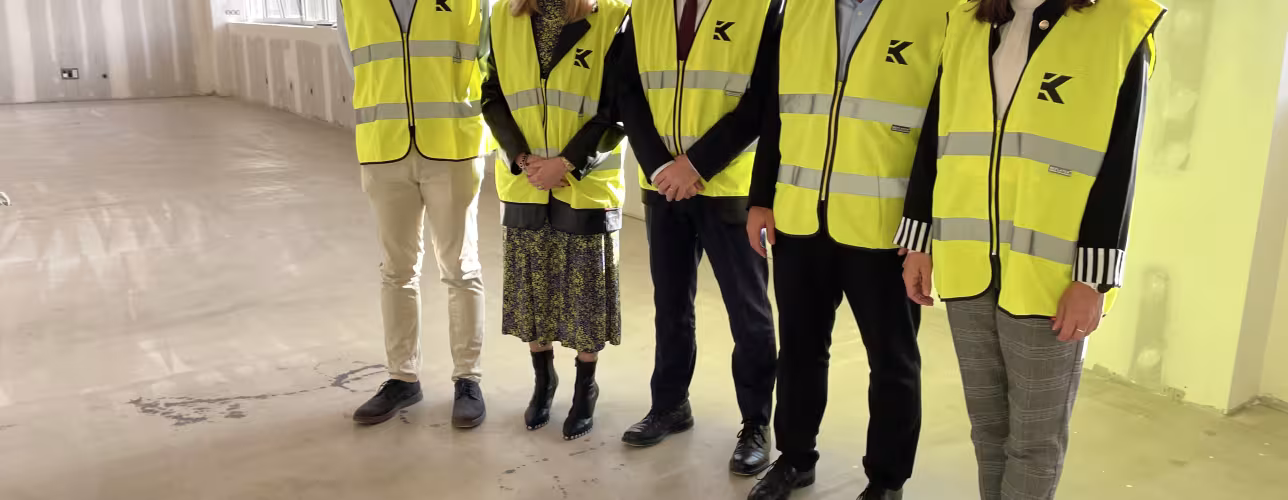 De izda a dcha: Ion Arrizabalaga, coordinador de IRIS Navarra – Polo de Innovación Digital; la consejera Fanlo; el rector Gonzalo; el consejero Irujo; y Agurtzane Martínez, directora general de Ciencia, Tecnología e Innovación.