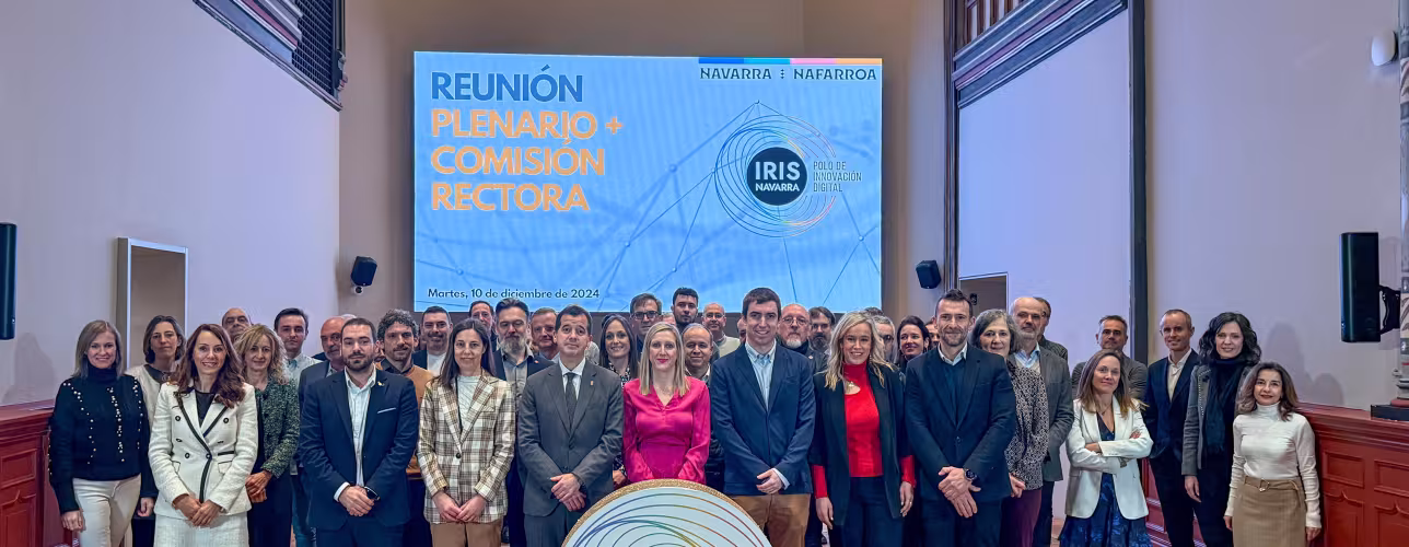 El consejero Irujo y la consejera Fanlo, con el resto de participantes