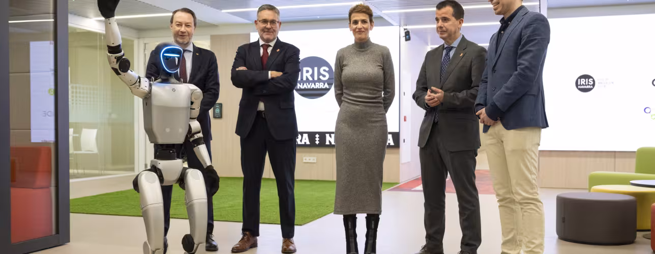 De izquierda a derecha: el rector Gonzalo, el consejero García, la Presidenta Chivite, el consejero Irujo y el coordinador del Polo, Ion Arrizabalaga.