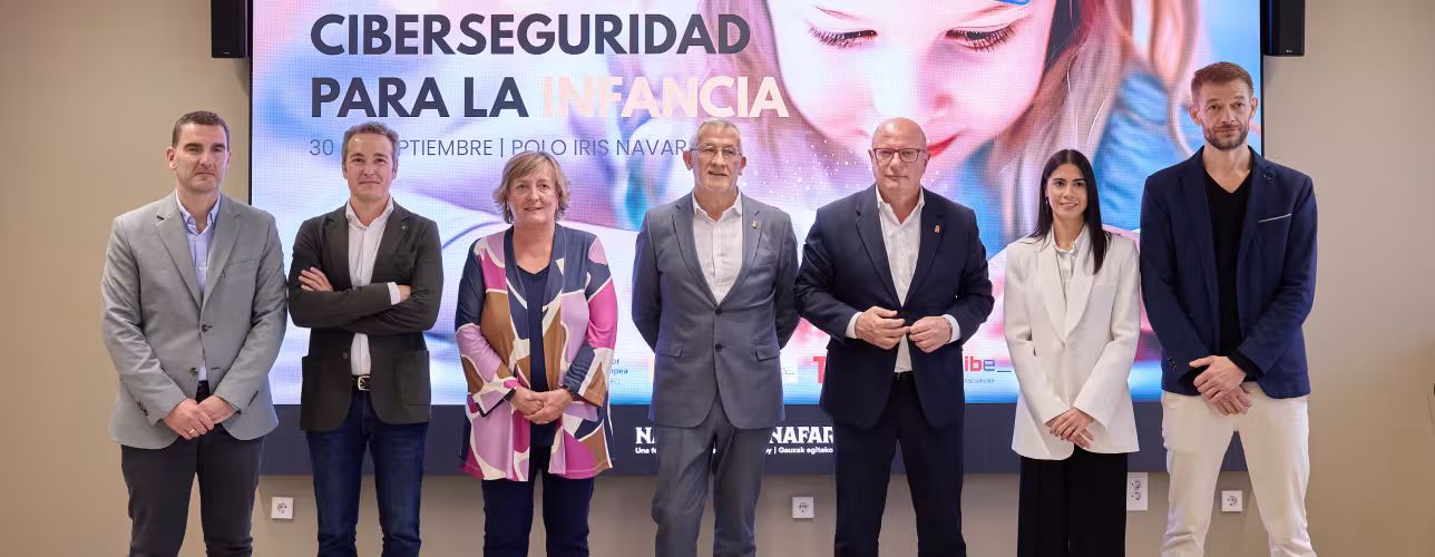 De izquierda a derecha, Luis Calatayud, Luis Campos, Toya Bernad, Félix Taberna, Carlos Gimeno, Teresa Carrasco y Juan Ramón Aramendía.